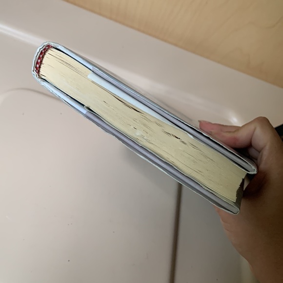 2/$20! We Were Liars novel by E.Lockhart hardcover - Picture 3 of 4